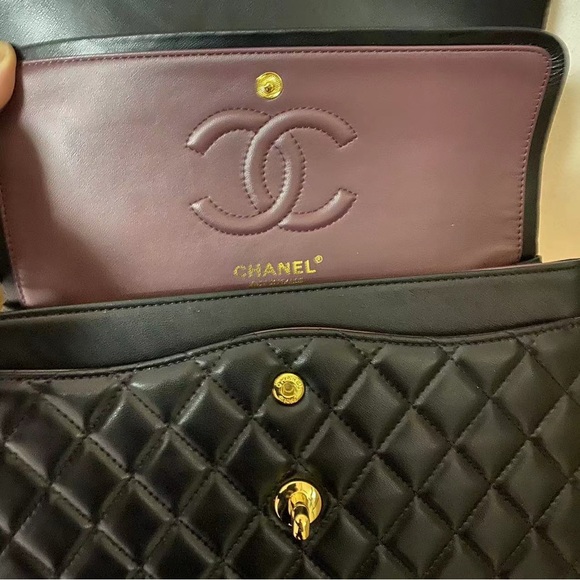 Chanel Black Quilted Shoulder Bag with Gold Chain - Picture 3 of 13